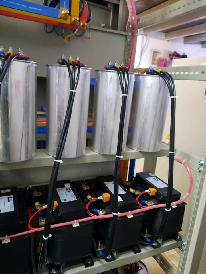 Tụ bù lắp trong nhà máy giúp bù công suất phản kháng