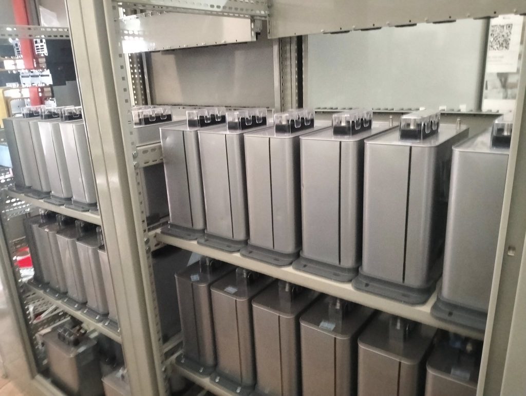 Tủ tụ bù giúp cải thiện hệ số công suất