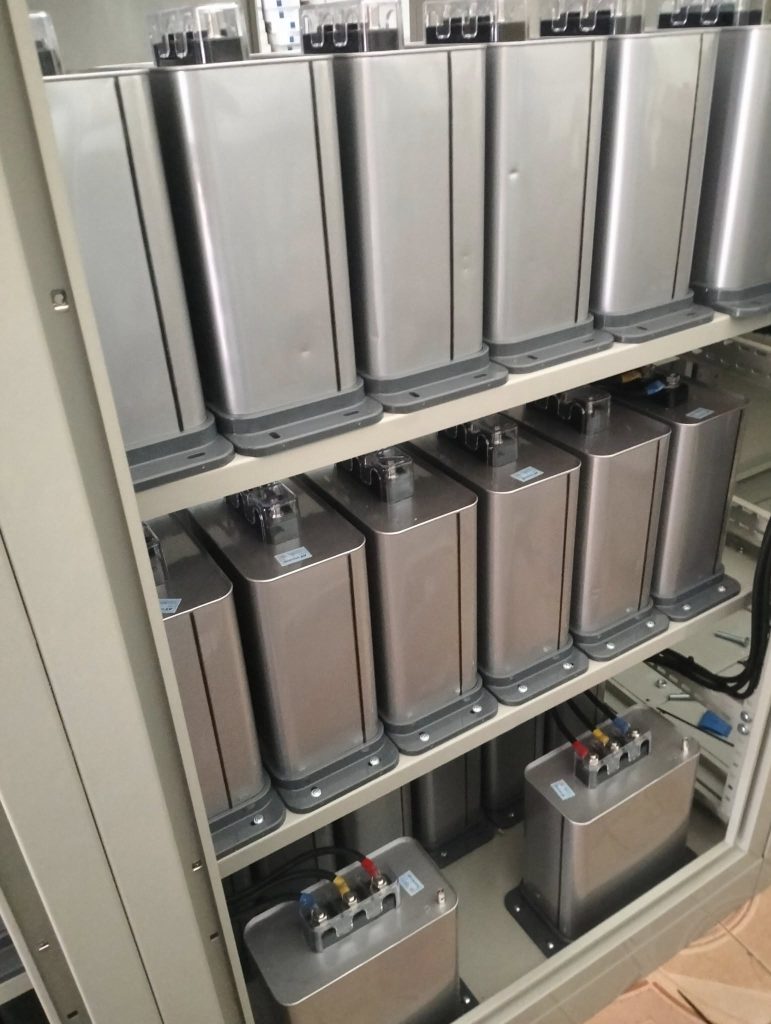 Tủ tụ bù gồm nhiều cấp tụ bù